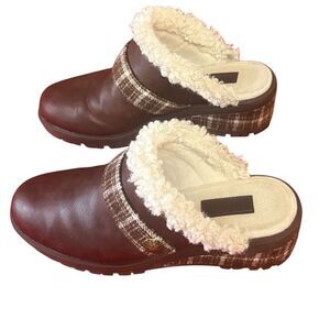 Women’s size 9.5 Muk Luks Brown and Cream Leather Mules with Cozy Lining